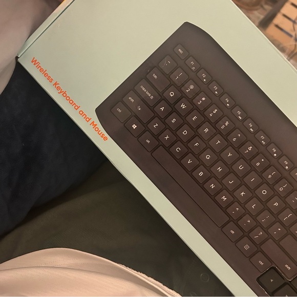 Surf onn. Wireless Keyboard& Mouse| 104 Low Profile Keys| Nano USB Receiver| NIB - Picture 3 of 8